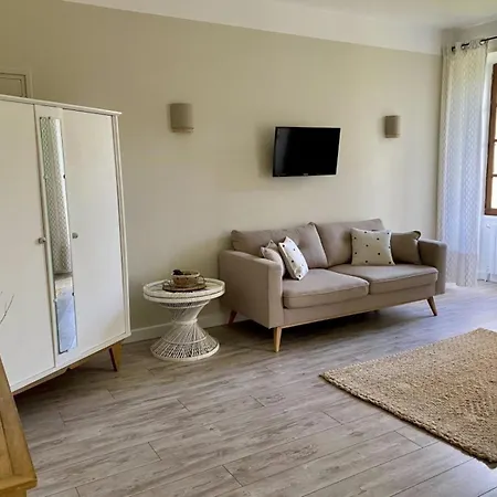 Domaine Du Terrou Bed & Breakfast 3*