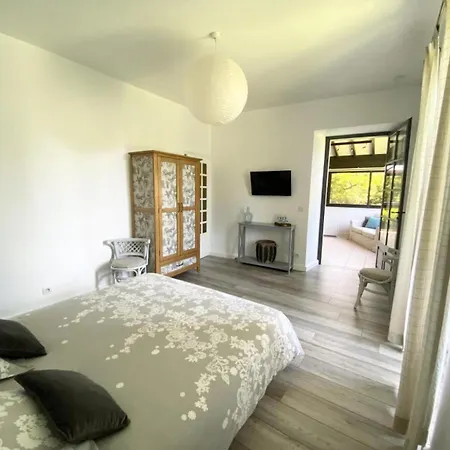 Bed & Breakfast Domaine Du Terrou 3*