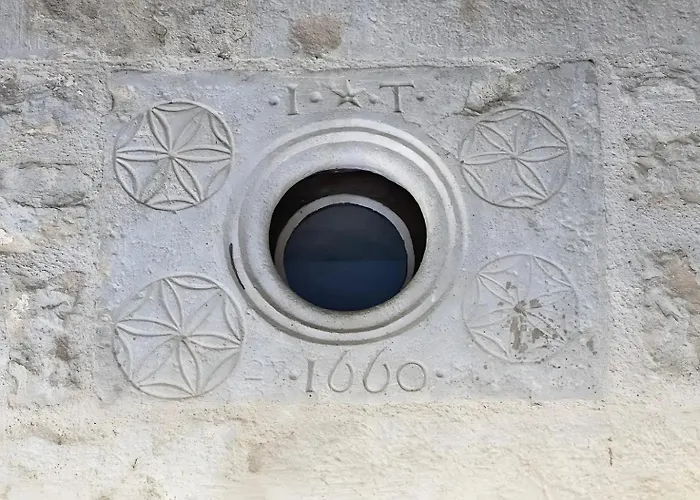 לינה וארוחת בוקר Domaine Du Terrou גראמה