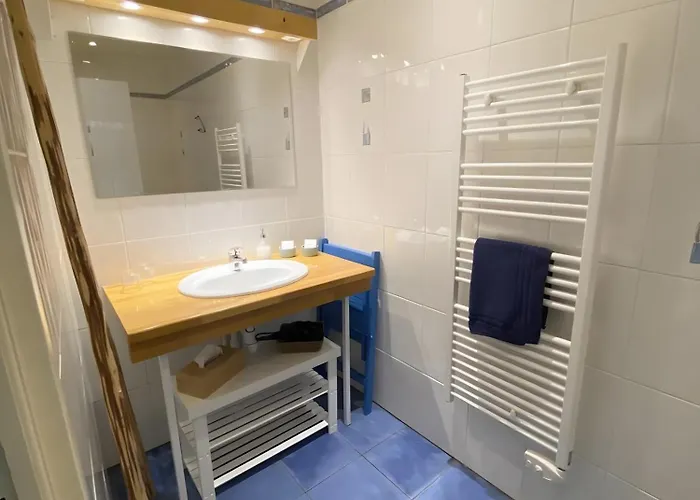 Domaine Du Terrou לינה וארוחת בוקר 3*