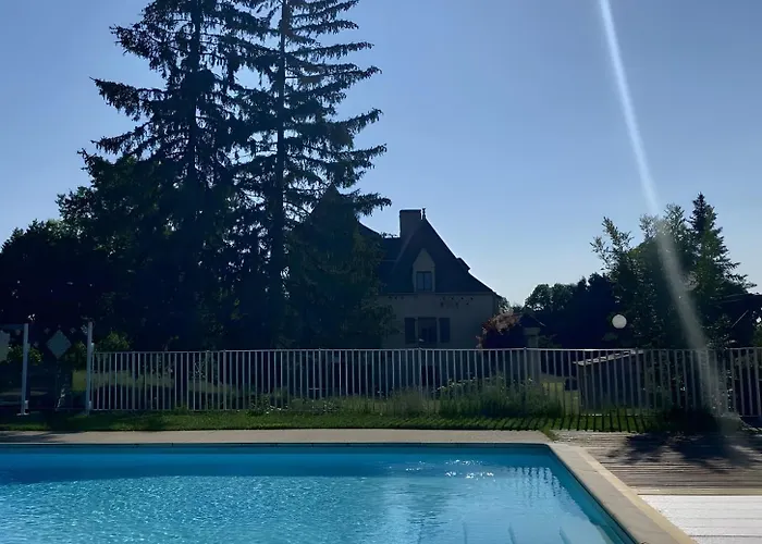 Domaine Du Terrou Bed and breakfast