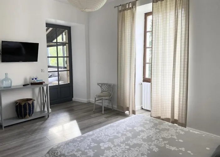 Domaine Du Terrou 3*